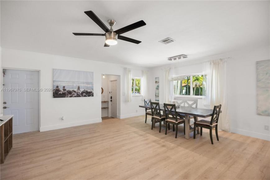 1070 Tyler St – photo 5