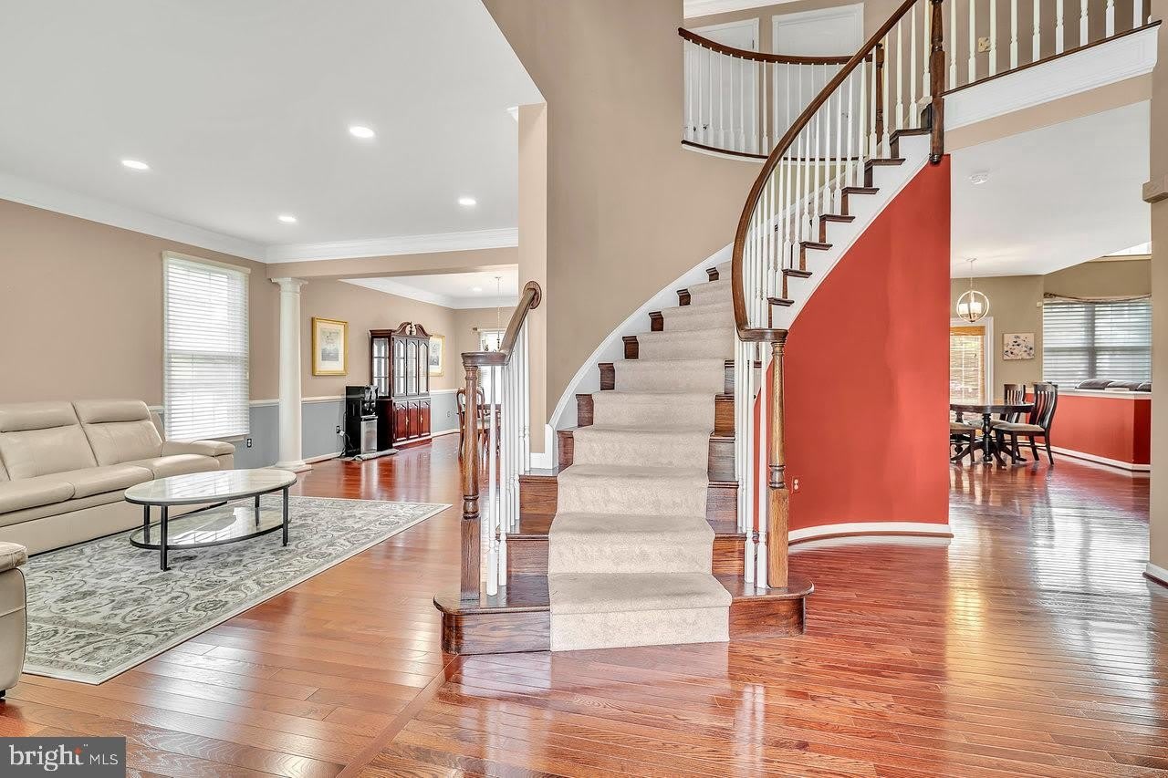 86 RENFIELD Drive – photo 2