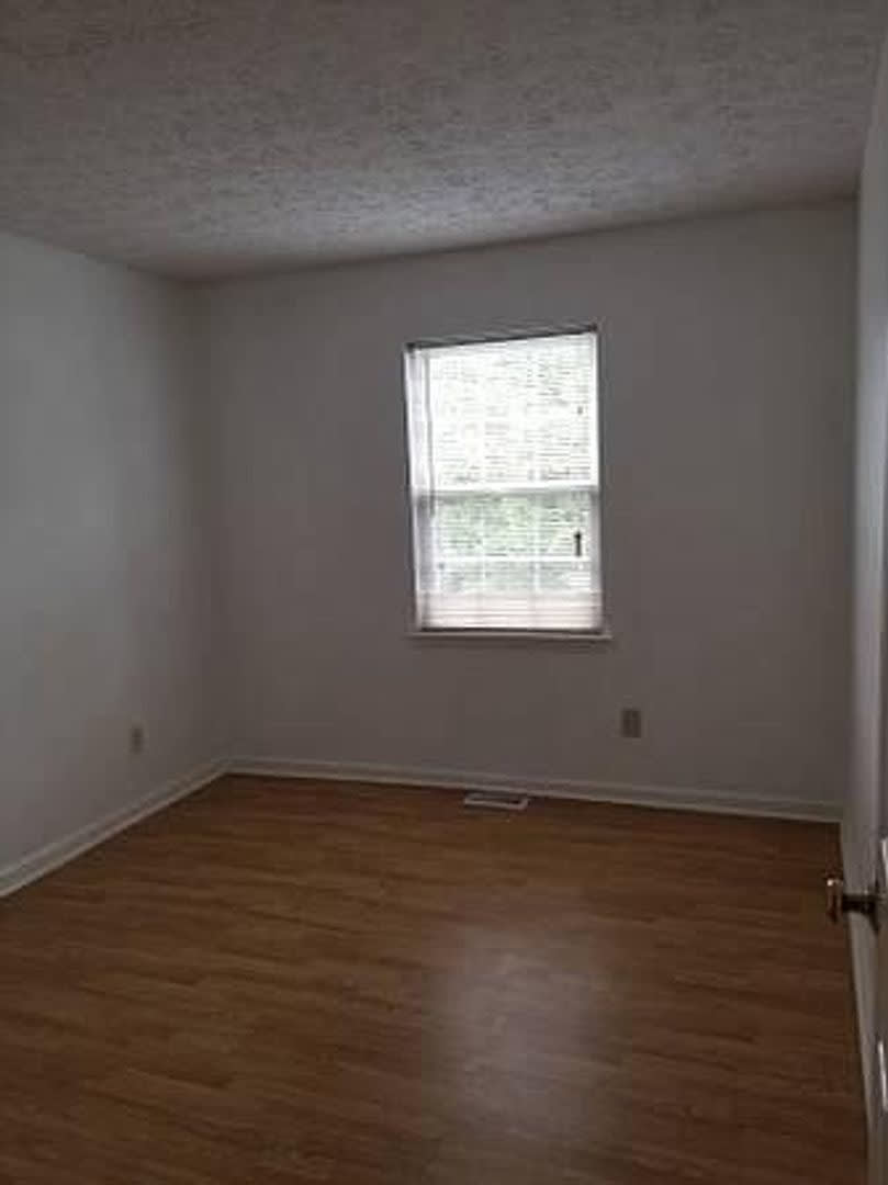 Room in 4 Bedroom Home at Reynard Ct – photo 4