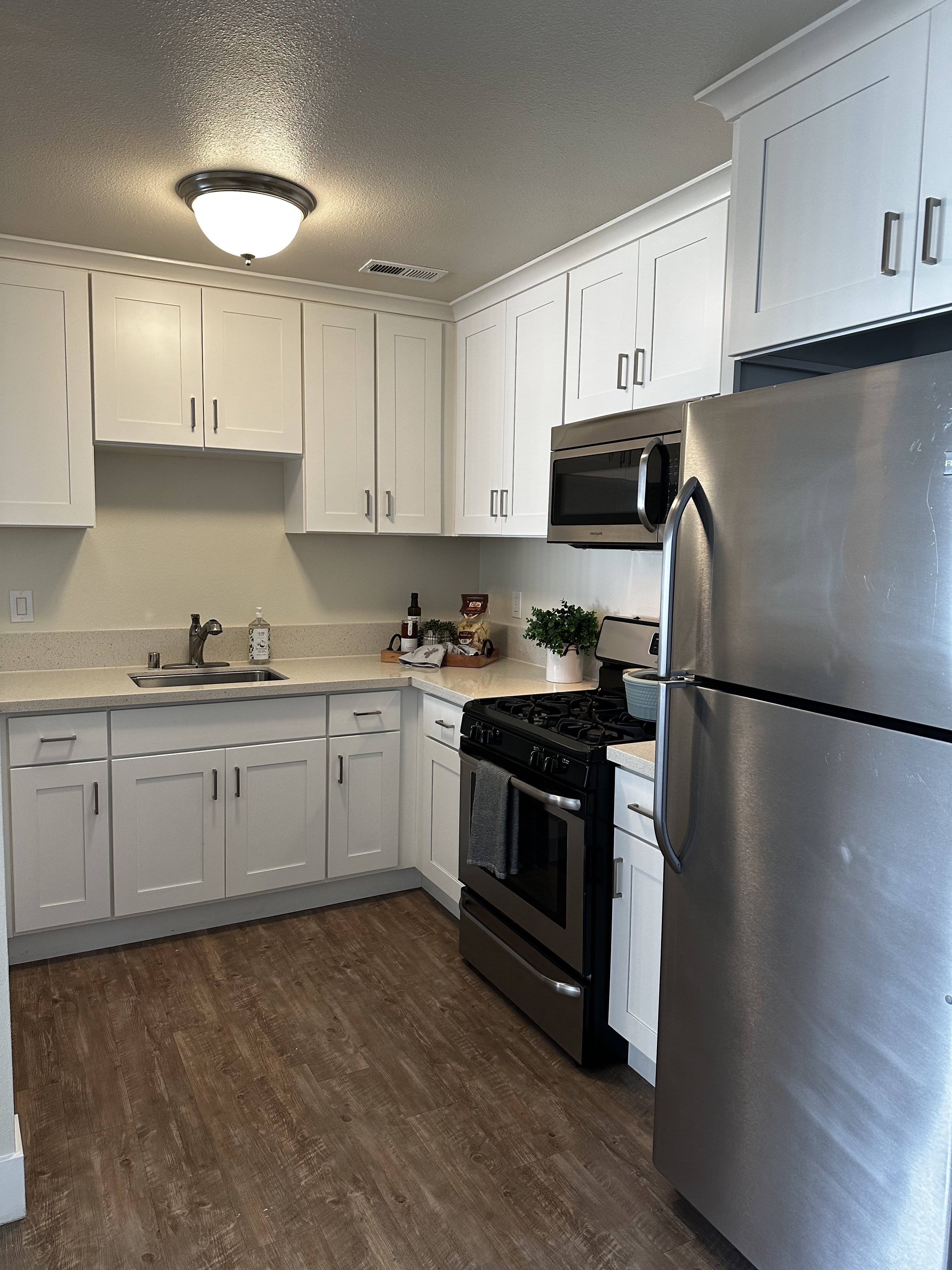 Newport Seacrest Apartments – photo 4
