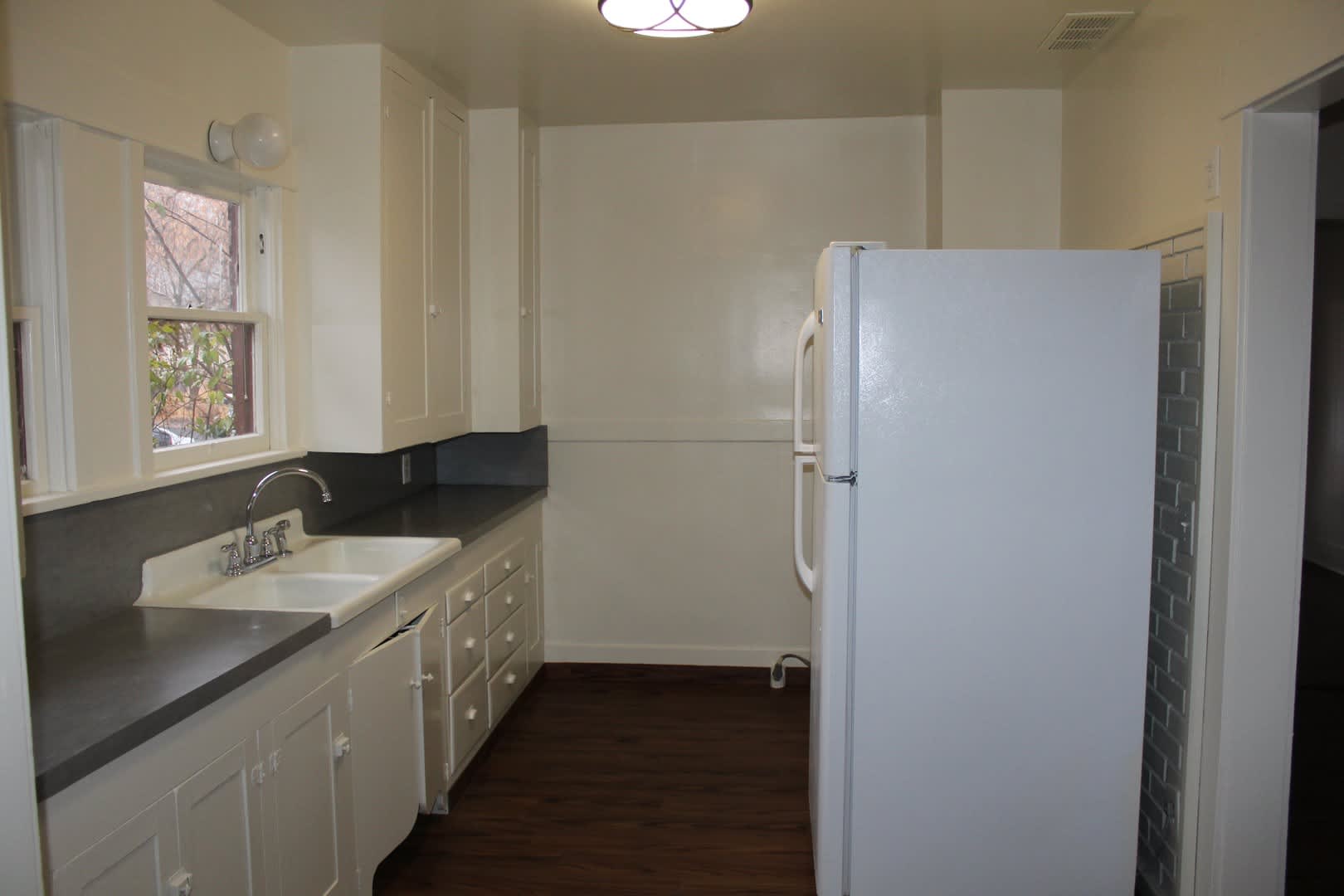 1835 Melrose – photo 5