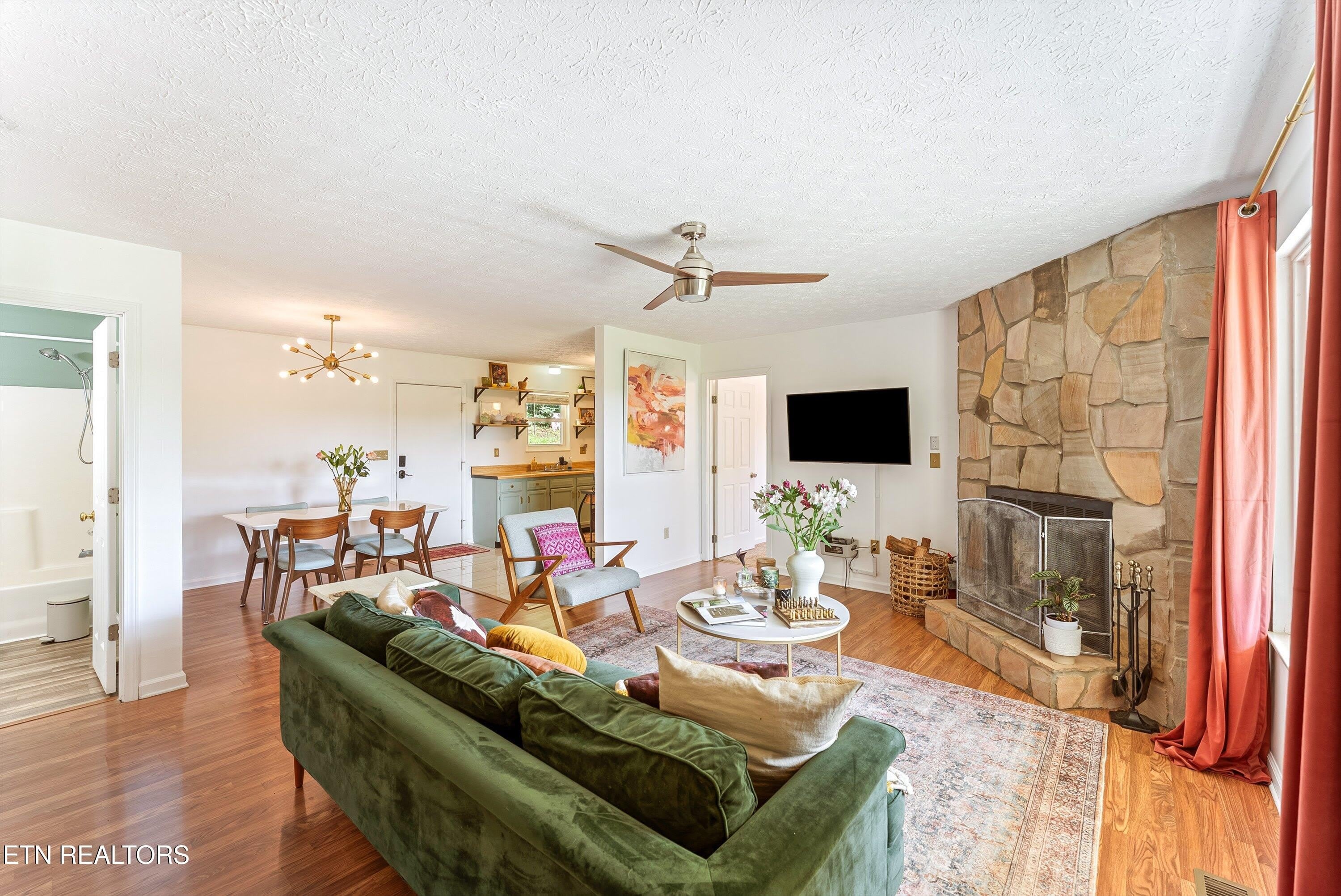 1720 Moon Court – photo 3