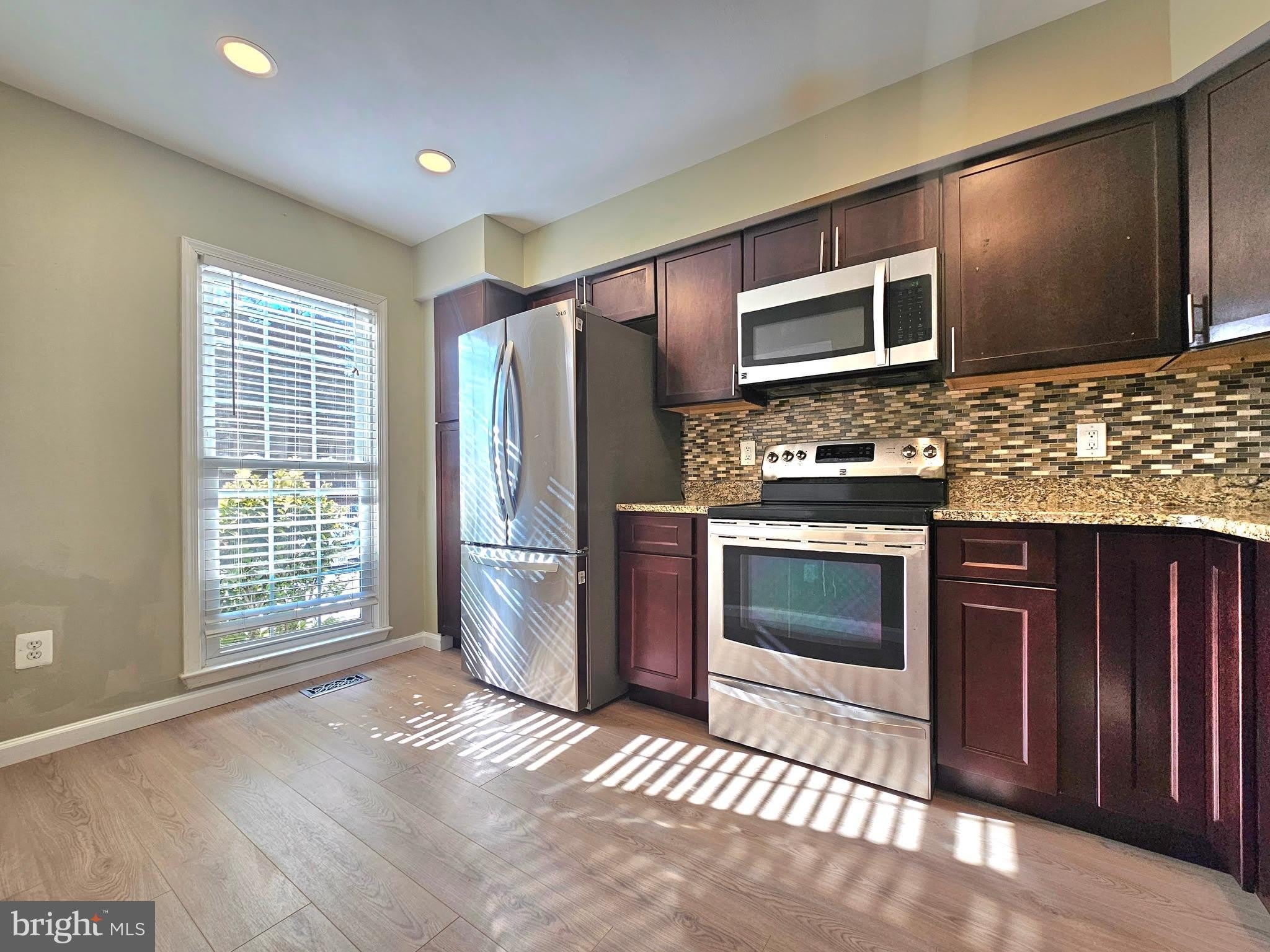 7664 NORTHERN OAKS Court – photo 4
