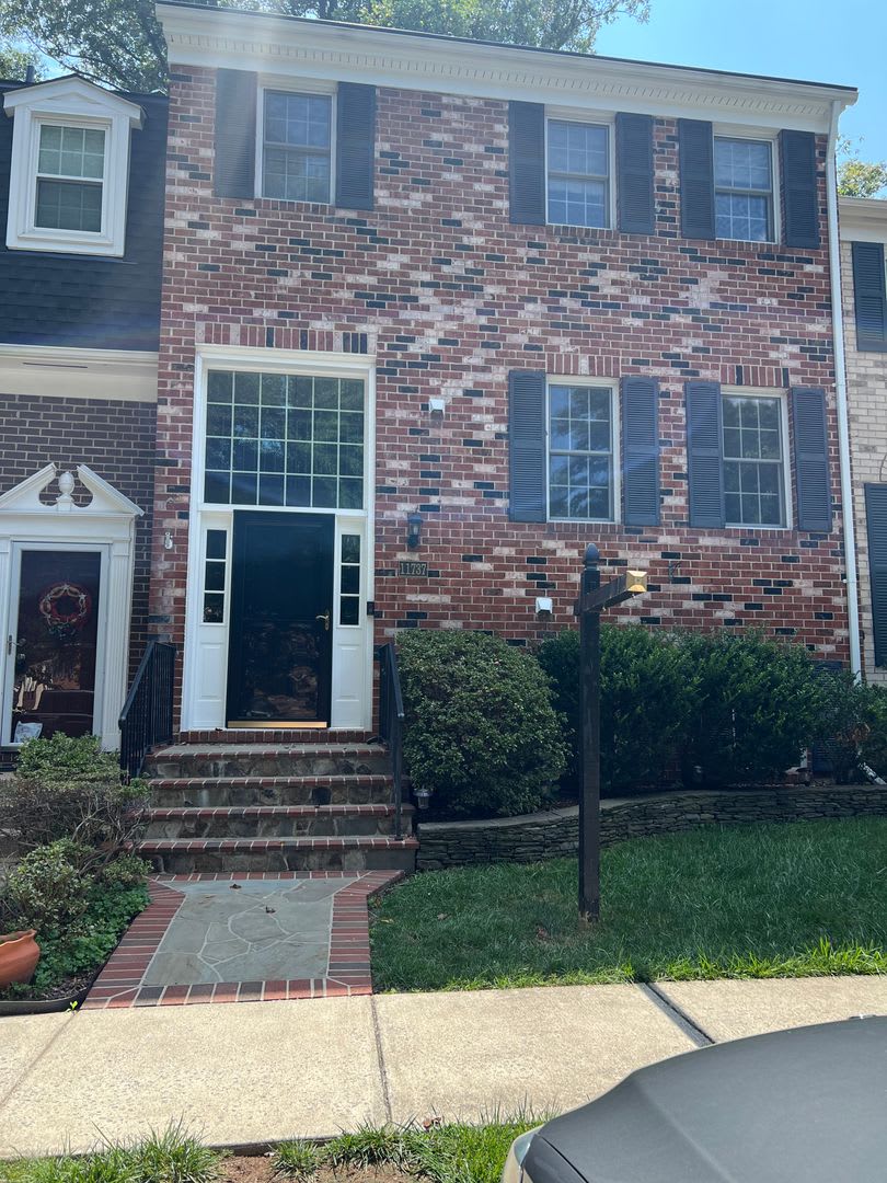 Beautifully updated 4 BR 3.5 bathroom in wonderful community – photo 1