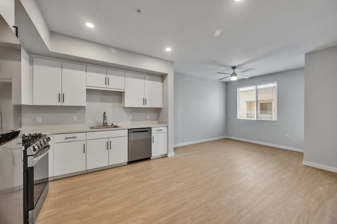 Downtown Ontario Luxury Apartments – photo 2