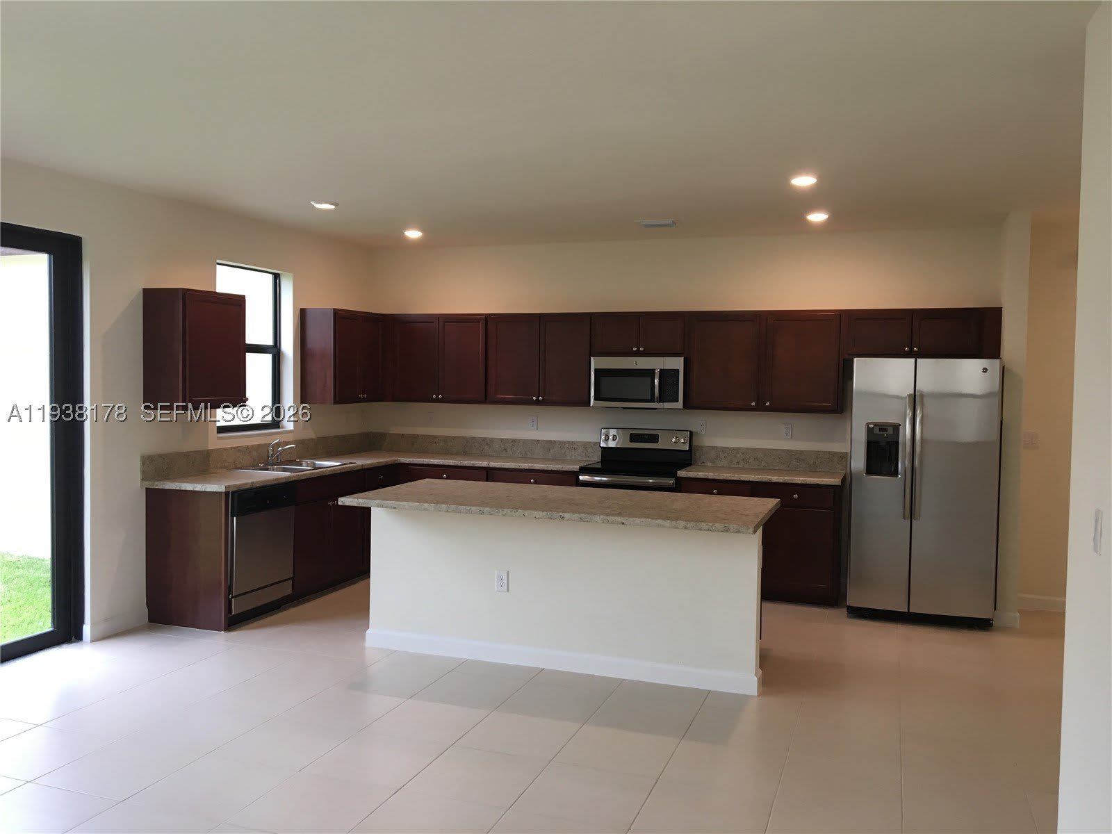 191 SE 35 TH AV. – photo 5