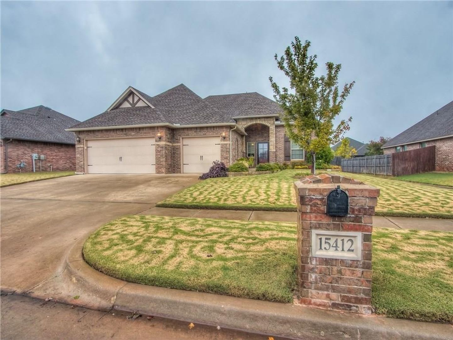 Lone Oak Lakes Deer Creek Schools 3 Bed 2 5 Bath 3 Car Garage Bonus Room Storm Shelter Hot Tub – photo 2