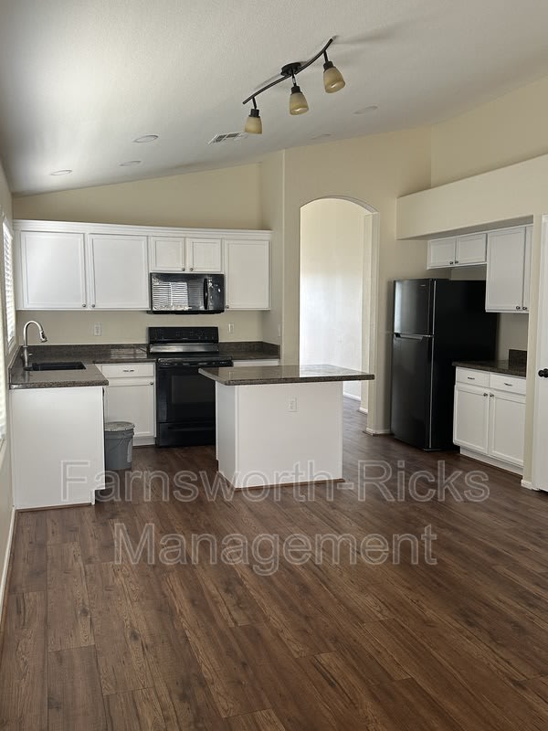 5730 E Holmes Ave – photo 3