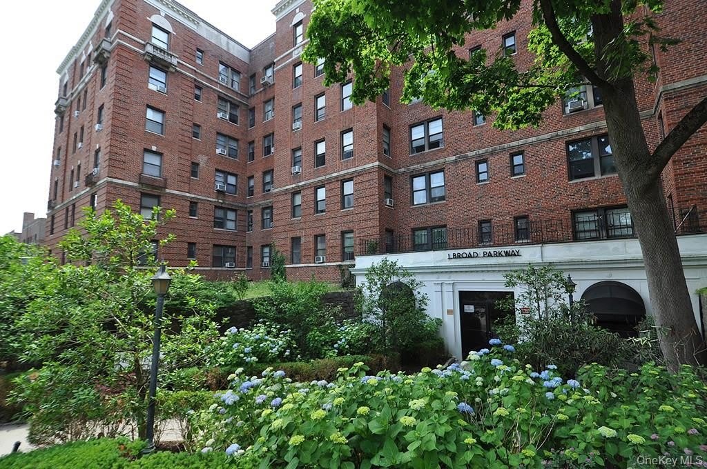 1 Broad Parkway – photo 5