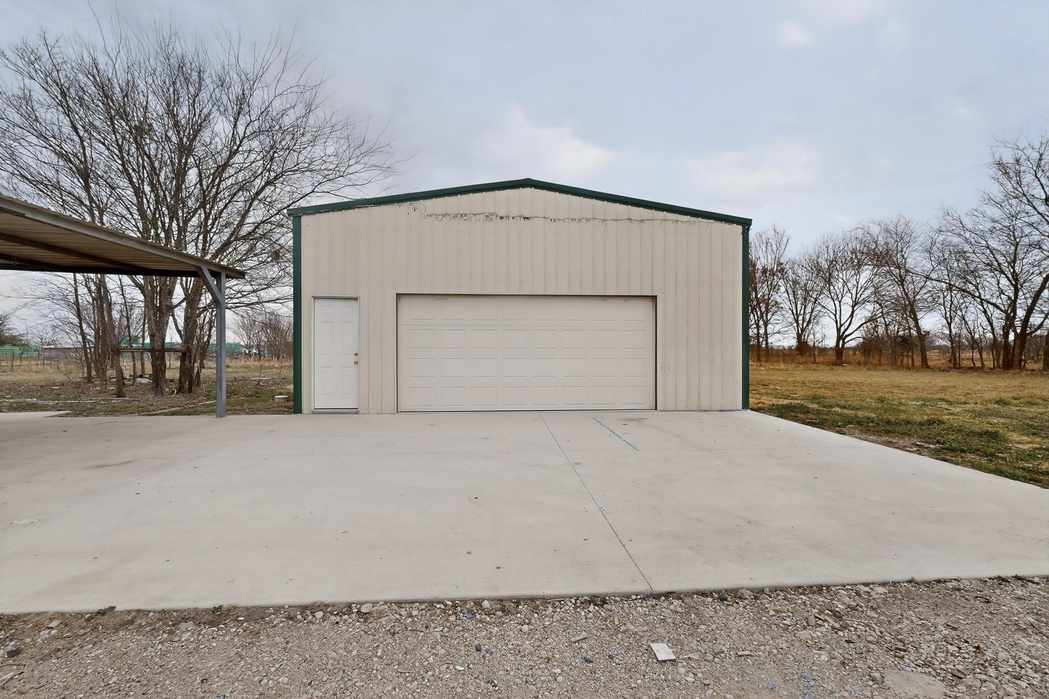 6553 Private Road 2270 – photo 4