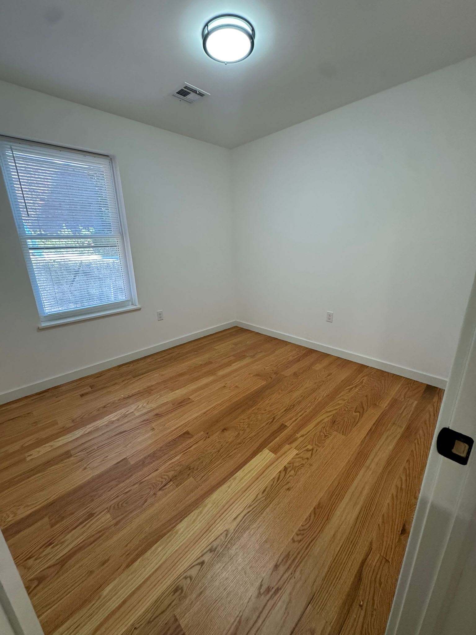 52 James Street 2 – photo 1