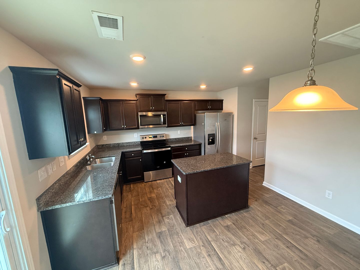 Beautiful Home minutes from the airport! – photo 2