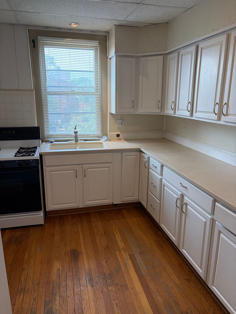 798 W Market St – photo 4