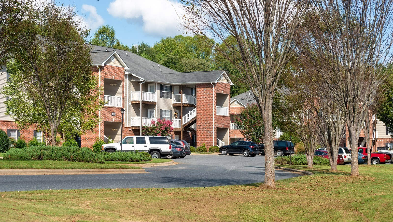 Largest 3 Bedroom 2 Bath Available 1 599 Mo 0 Deposit – photo 4