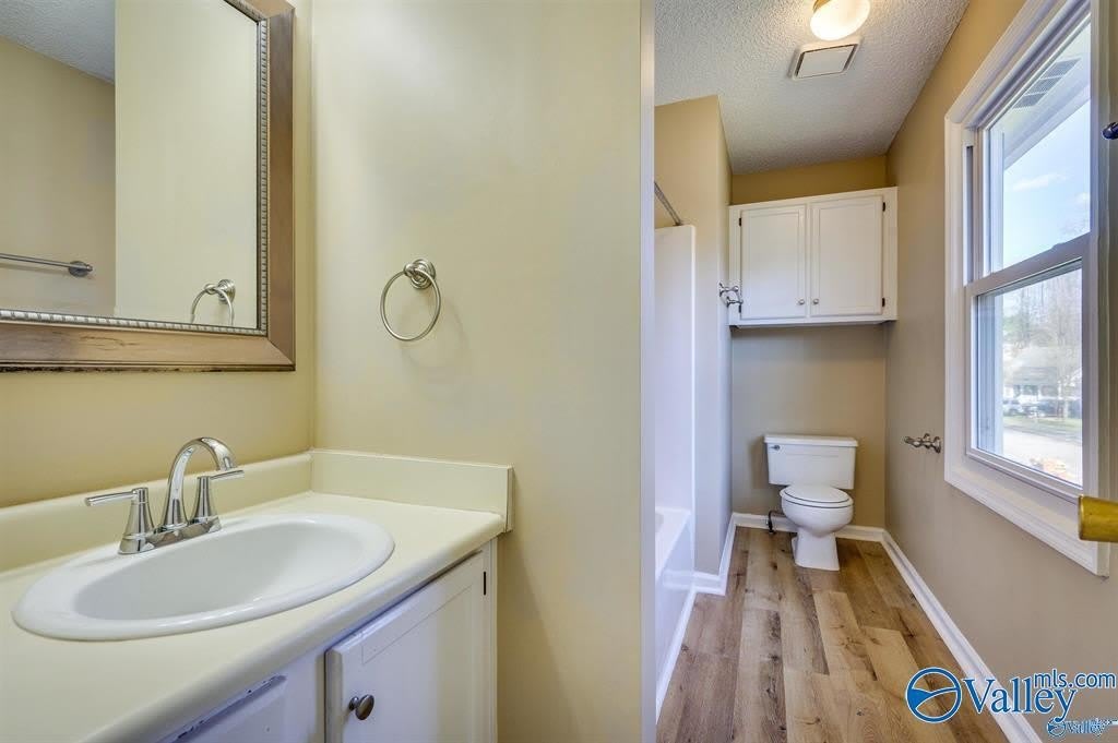 124 Suffolk Drive – photo 5