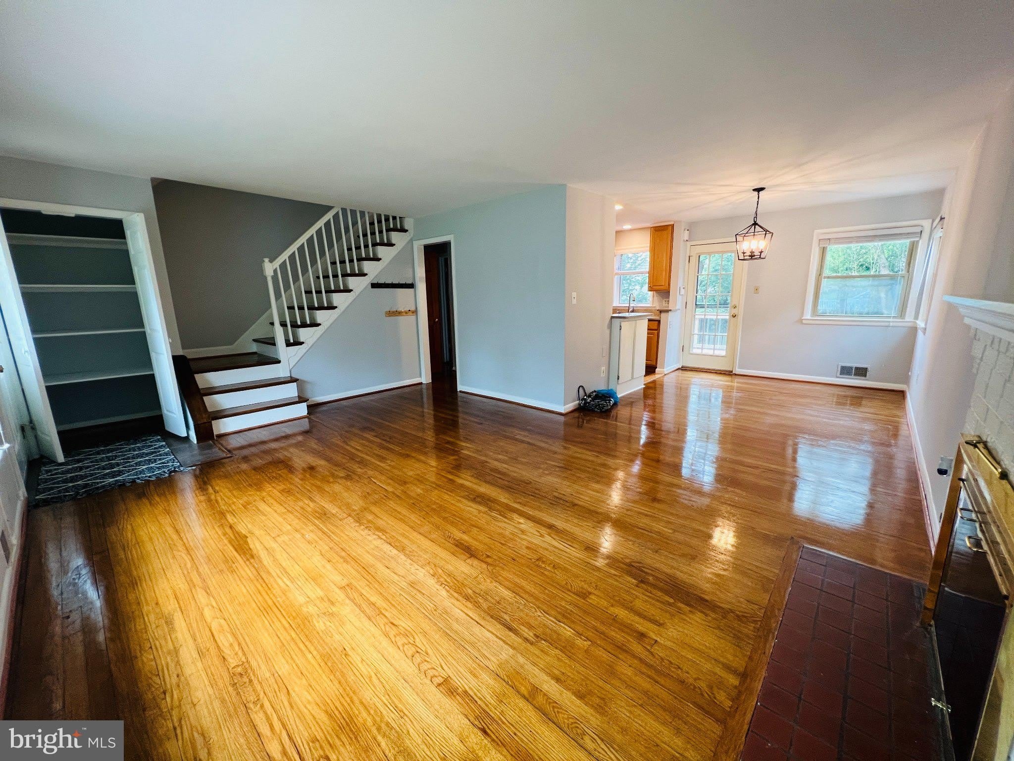 2220 Primrose Drive – photo 2