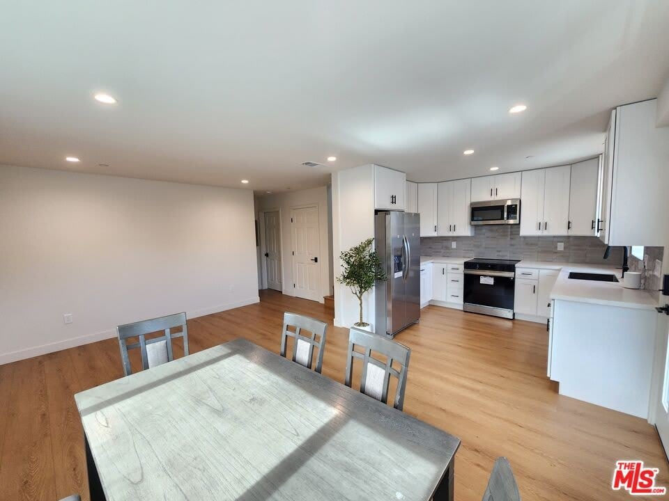 1154 W 67th St – photo 3