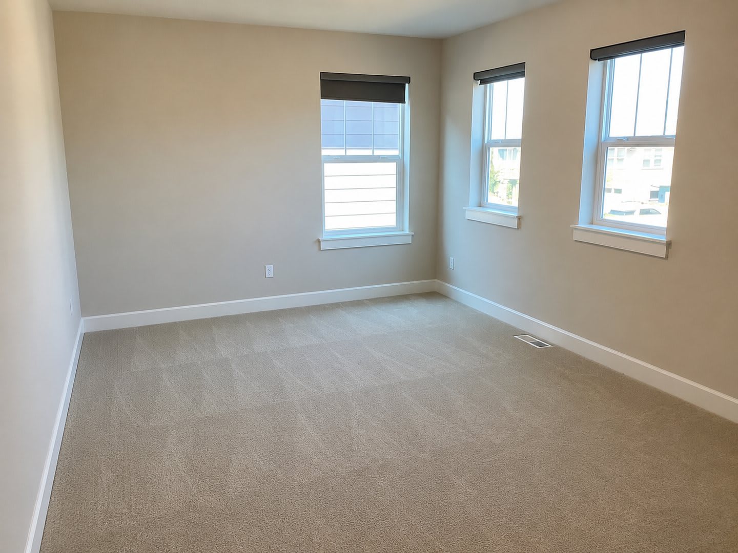 Gorgeous Reeds Crossing 4 Bd 2 5 Ba 3 057 Sqft Single Family Home Ev Charging Outlet Located On A Quiet Corner Lot – photo 5