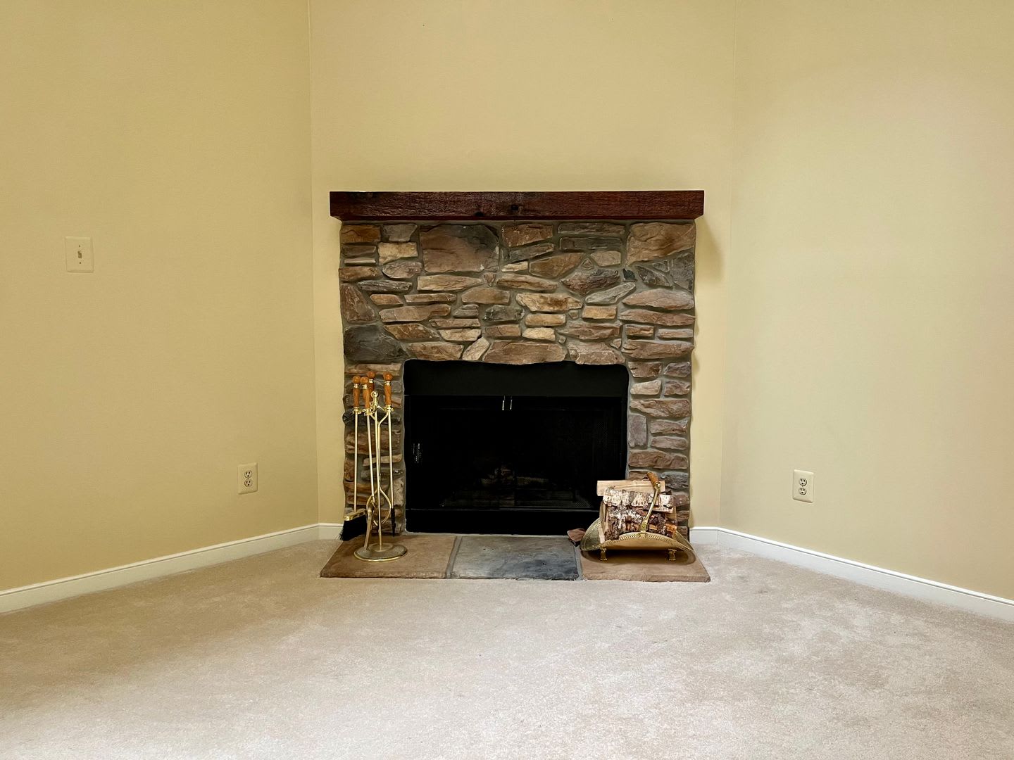 Charming 2 Bedroom/2 Bathroom Apartment Unit in Pond Condos! – photo 5