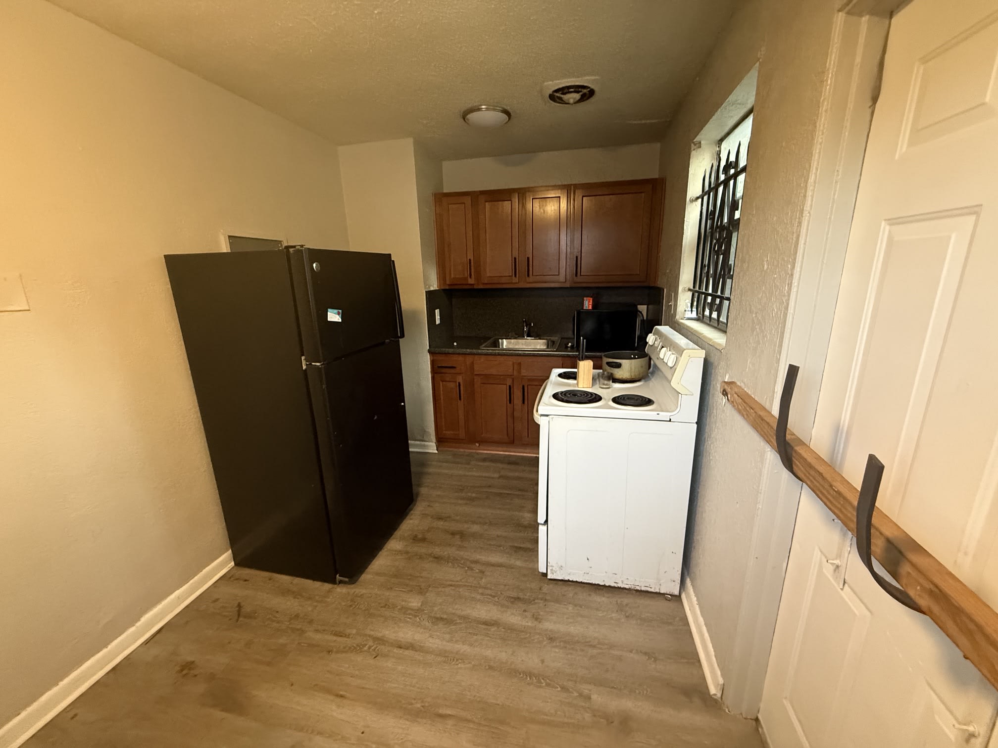 112 E 17Th St – photo 1