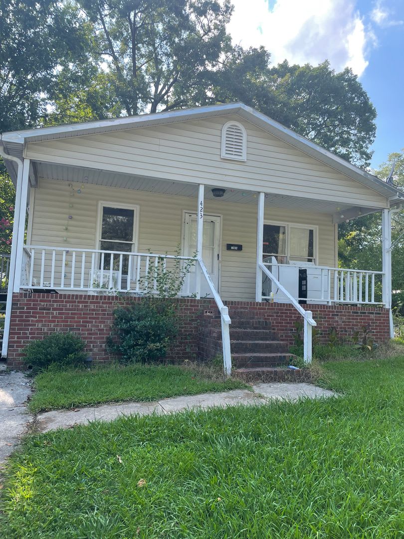 3 Bedroom Convenient to A&T and Downtown Greensboro! – photo 2
