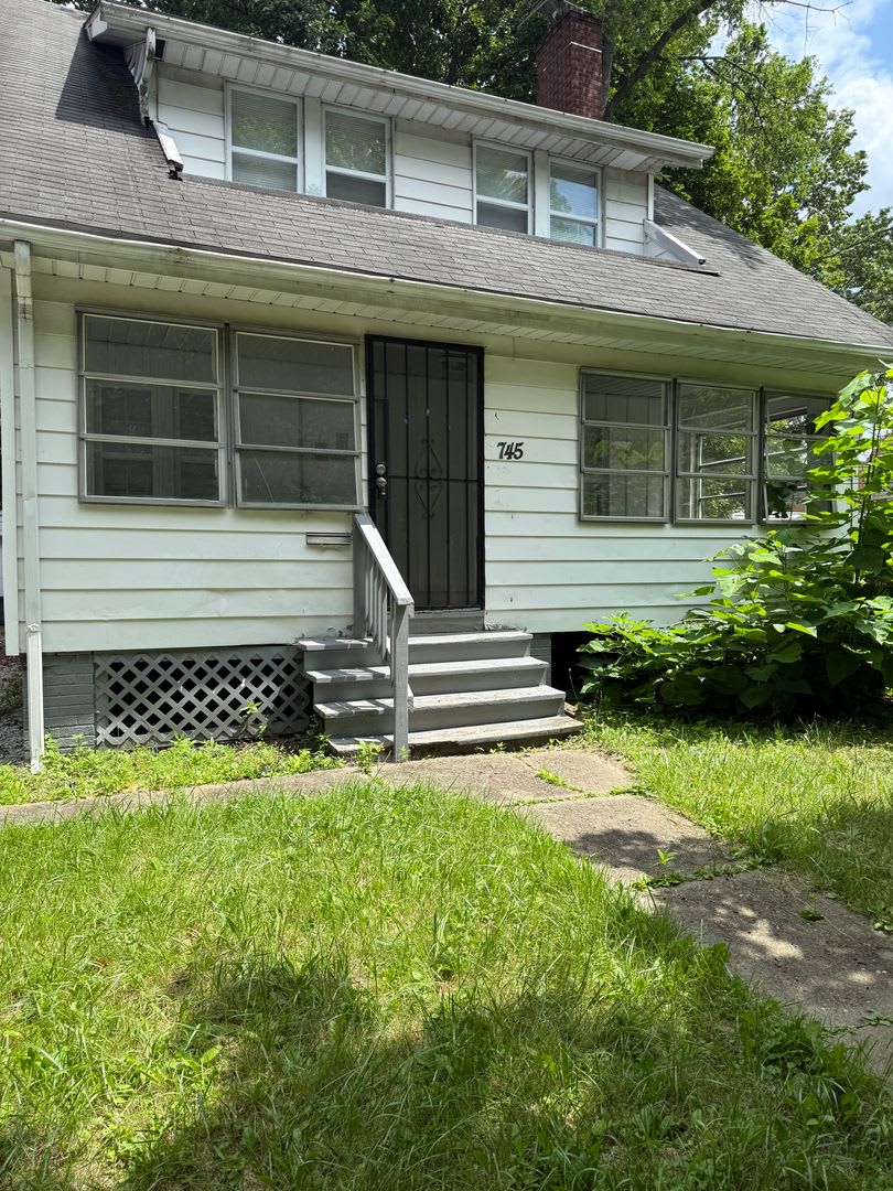 745 Noble Ave – photo 1
