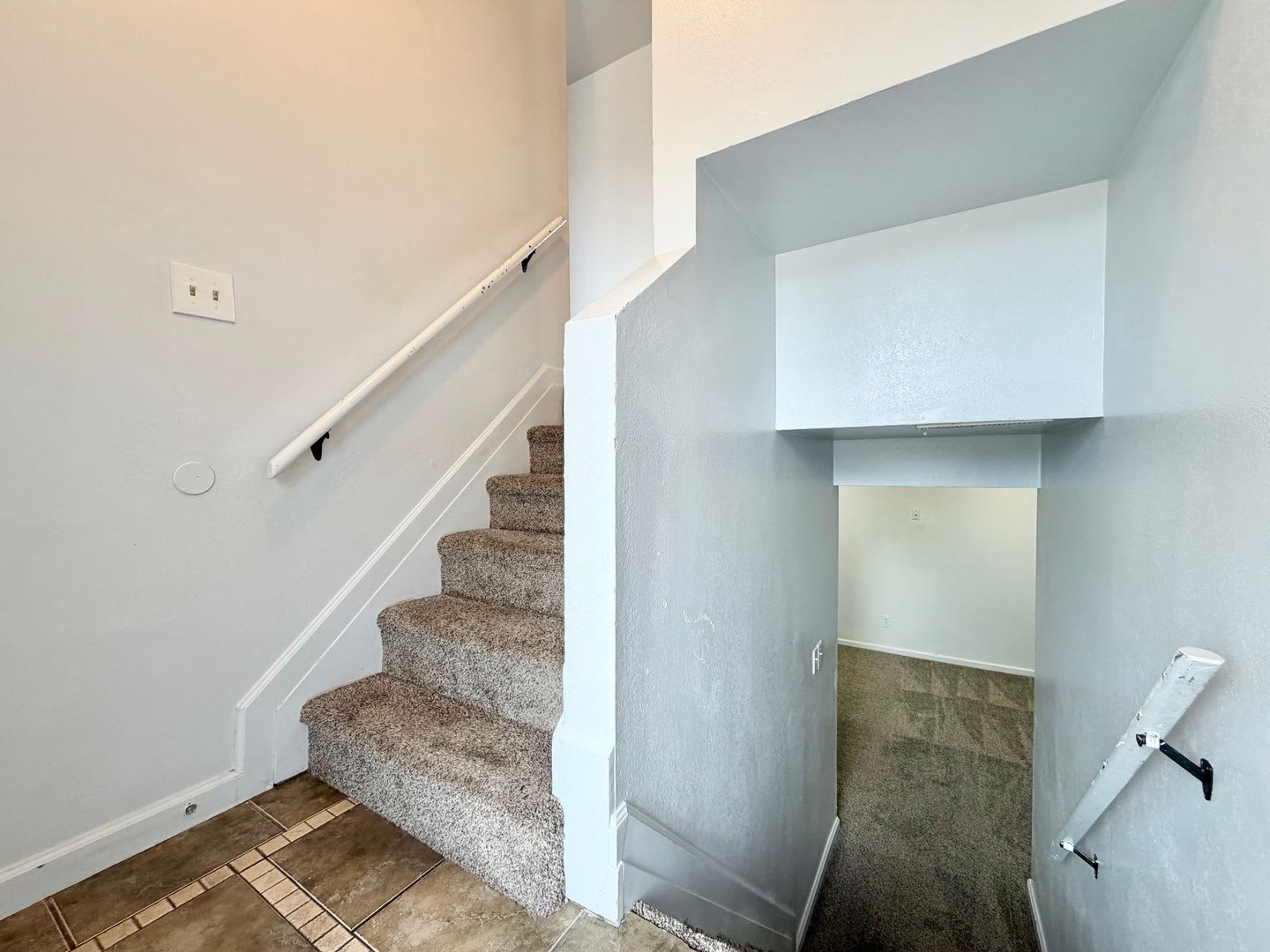 Spacious Pet-Friendly Home with Dual Living Areas &amp; Large Backyard – photo 5