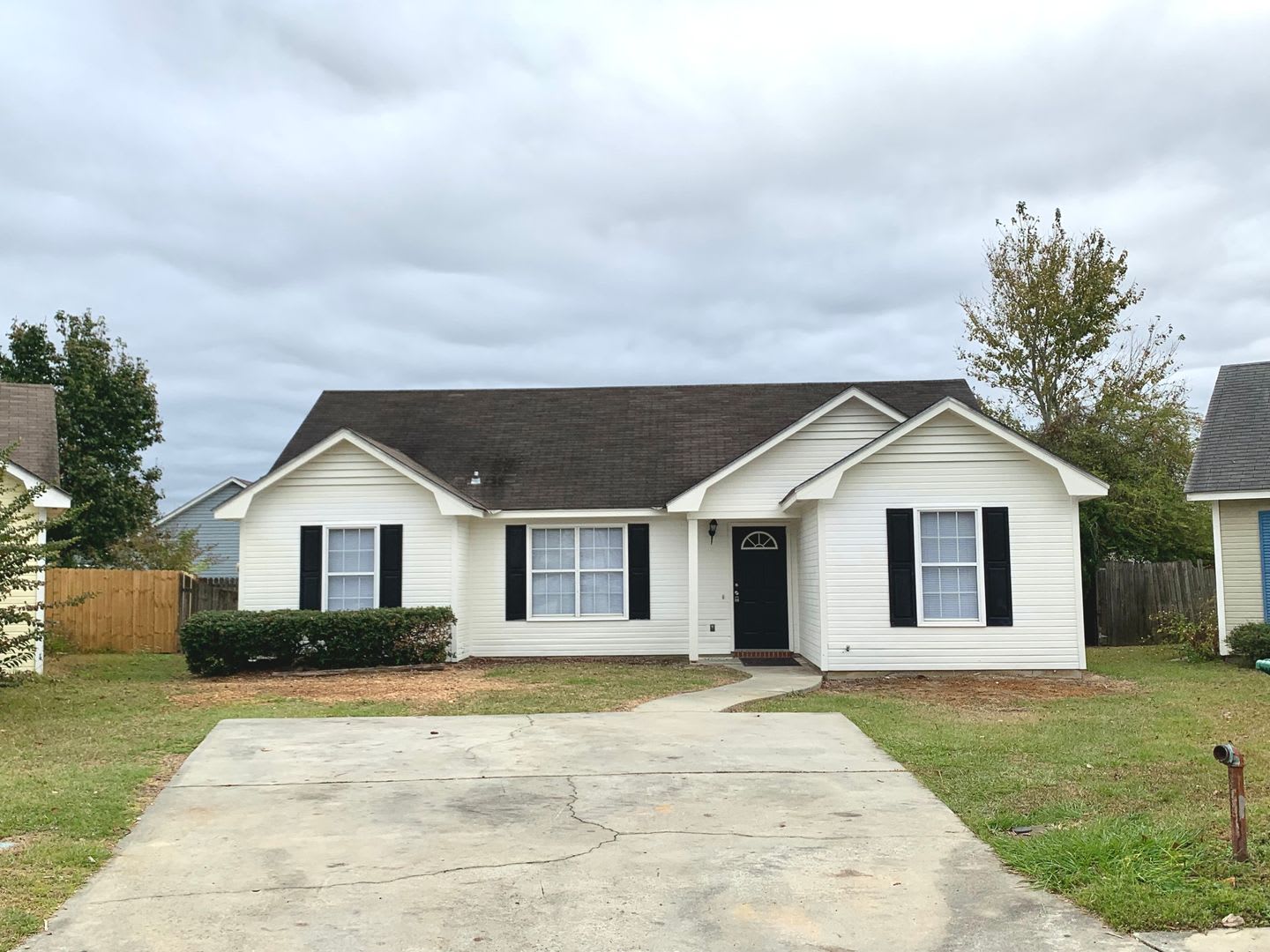 3Bd 2B Renovated Home In Blue Pool Subdivision – photo 1