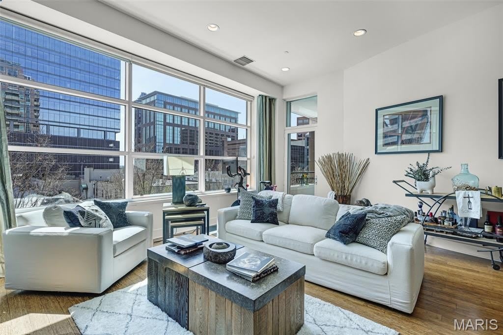 8025 Maryland Avenue – photo 2