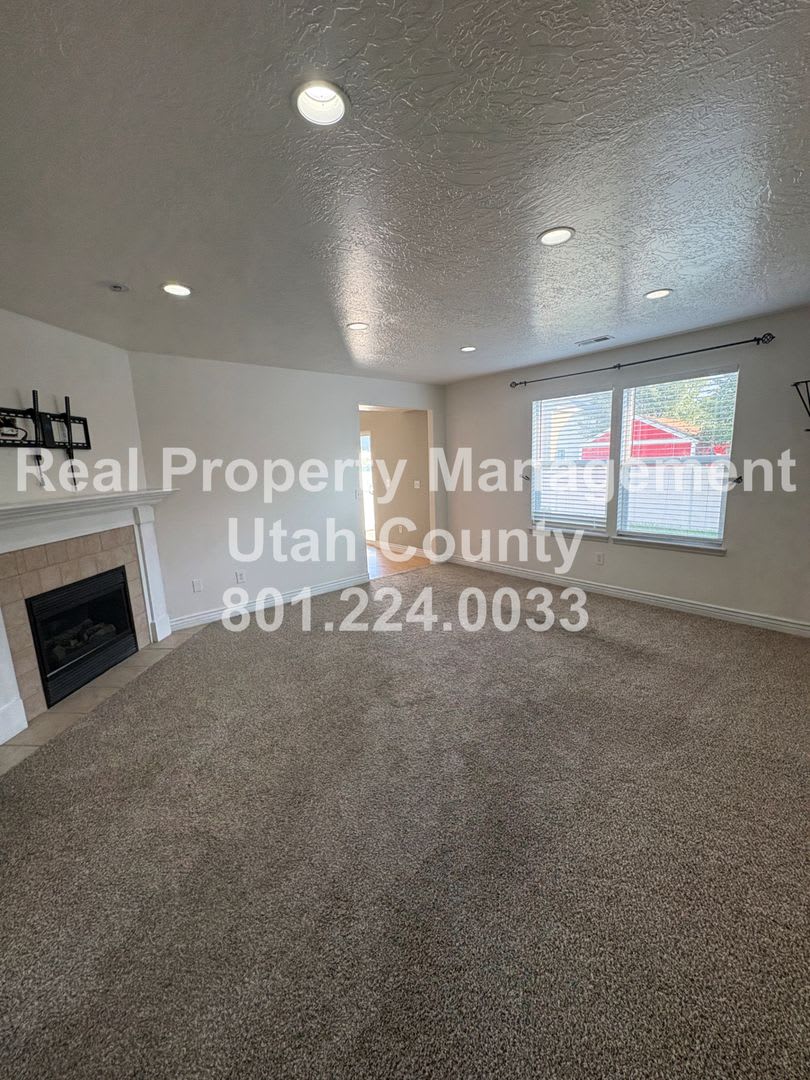 Beautiful 3-Bedroom Home in Springville – Spacious Living & Convenient Location – photo 3