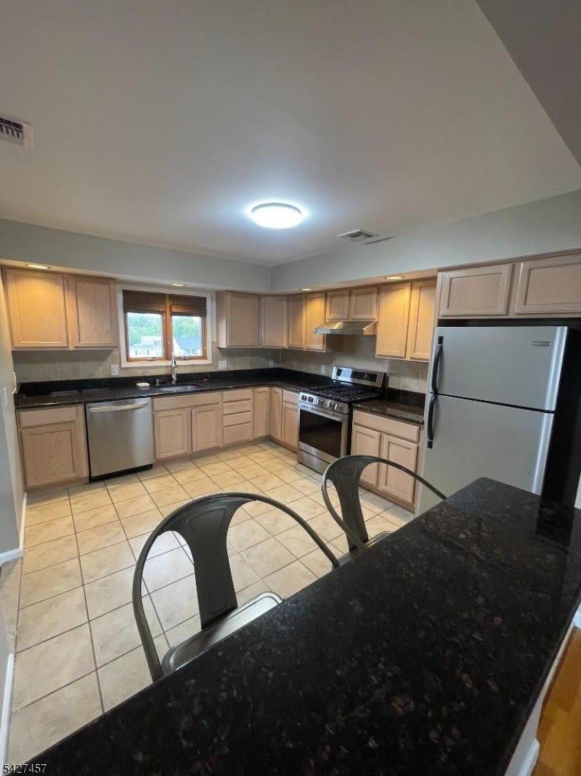 254 Crystal St – photo 5