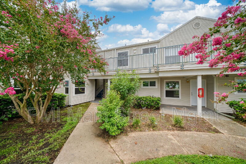 2512 Woodgate Blvd – photo 1