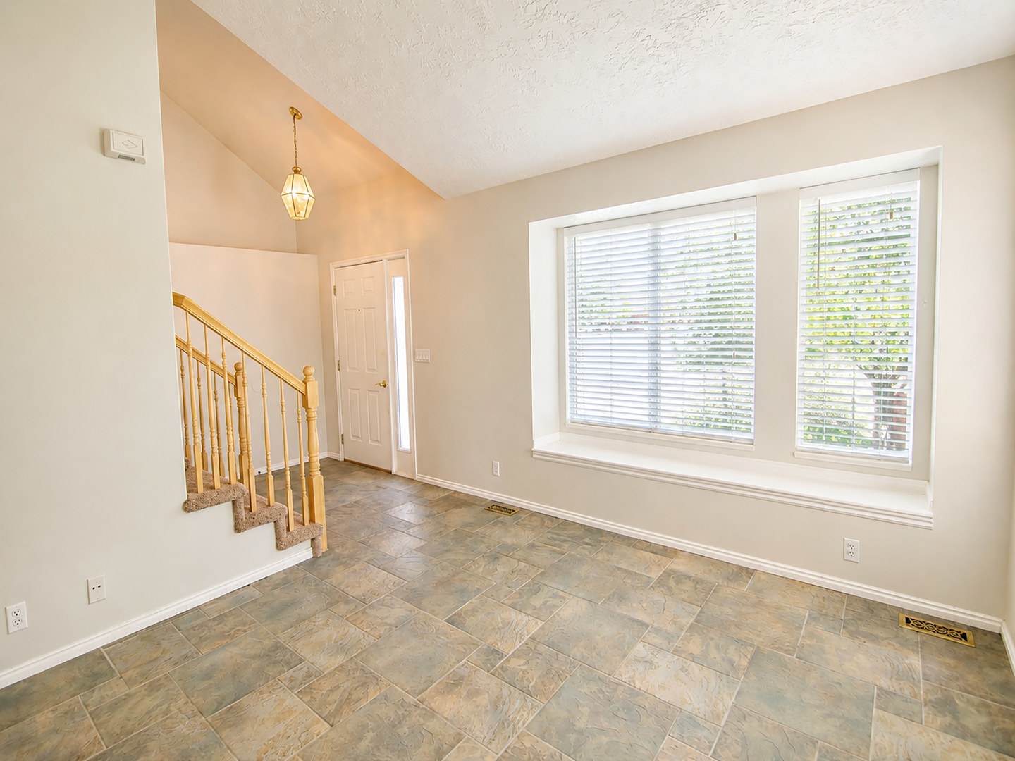 Charming 5 Bedroom Cul De Sac Home In Sandy With Garden Beds And Outdoor Space – photo 2