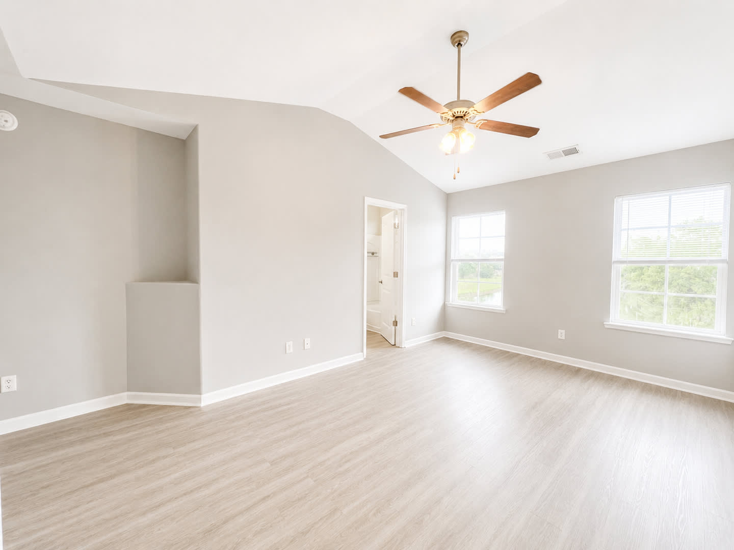 2 bedroom 2.5 bath townhome in Spring Lakes – photo 2