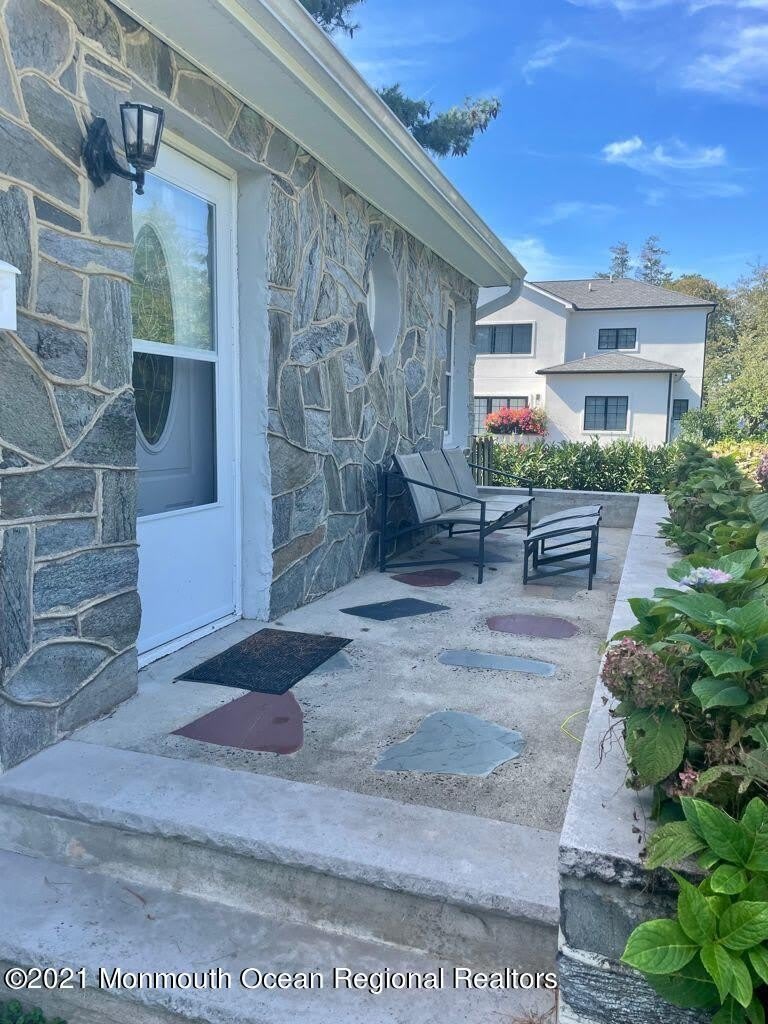 21 Berg Avenue – photo 3