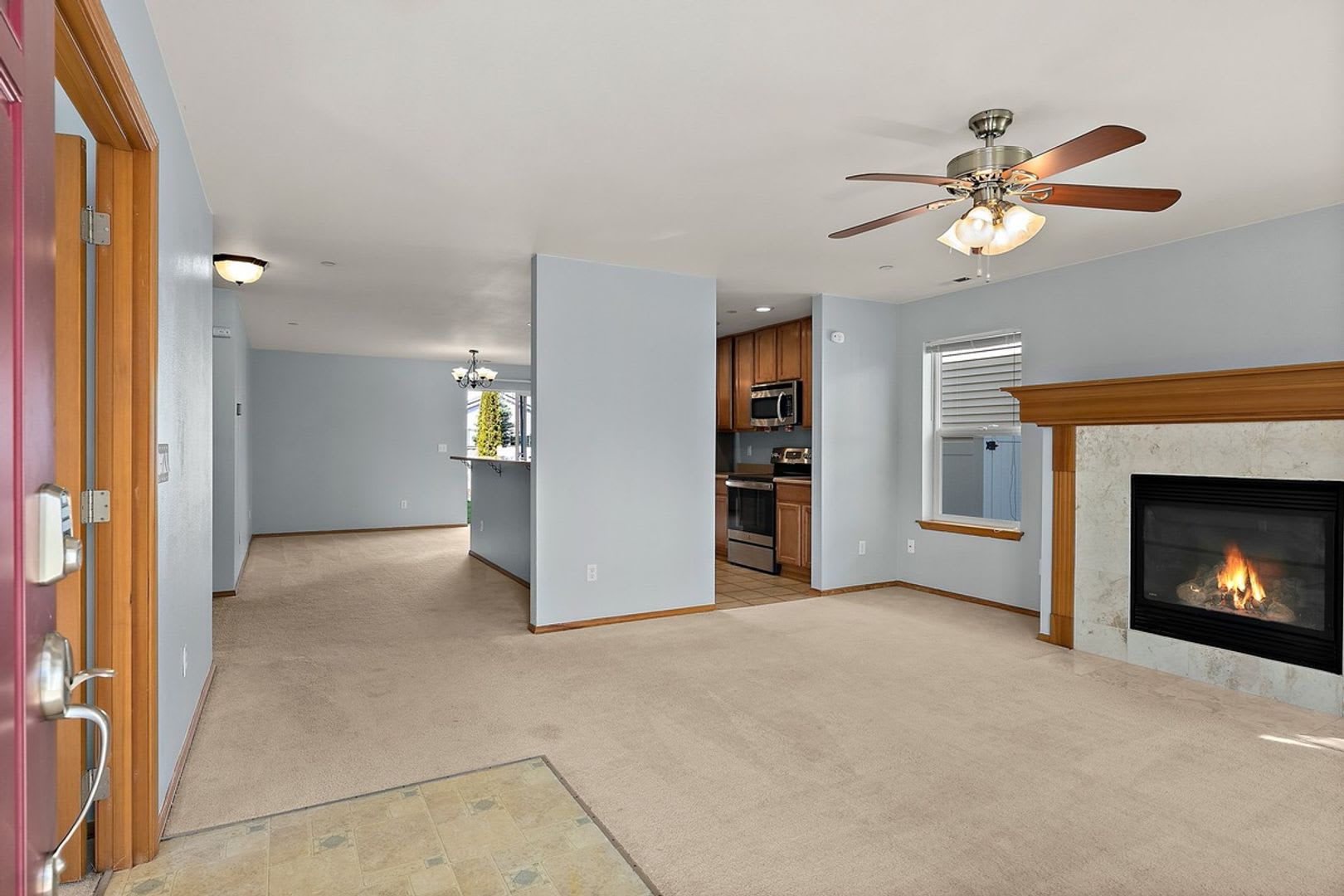 Spacious 4-Bed Home in DuPont – photo 4