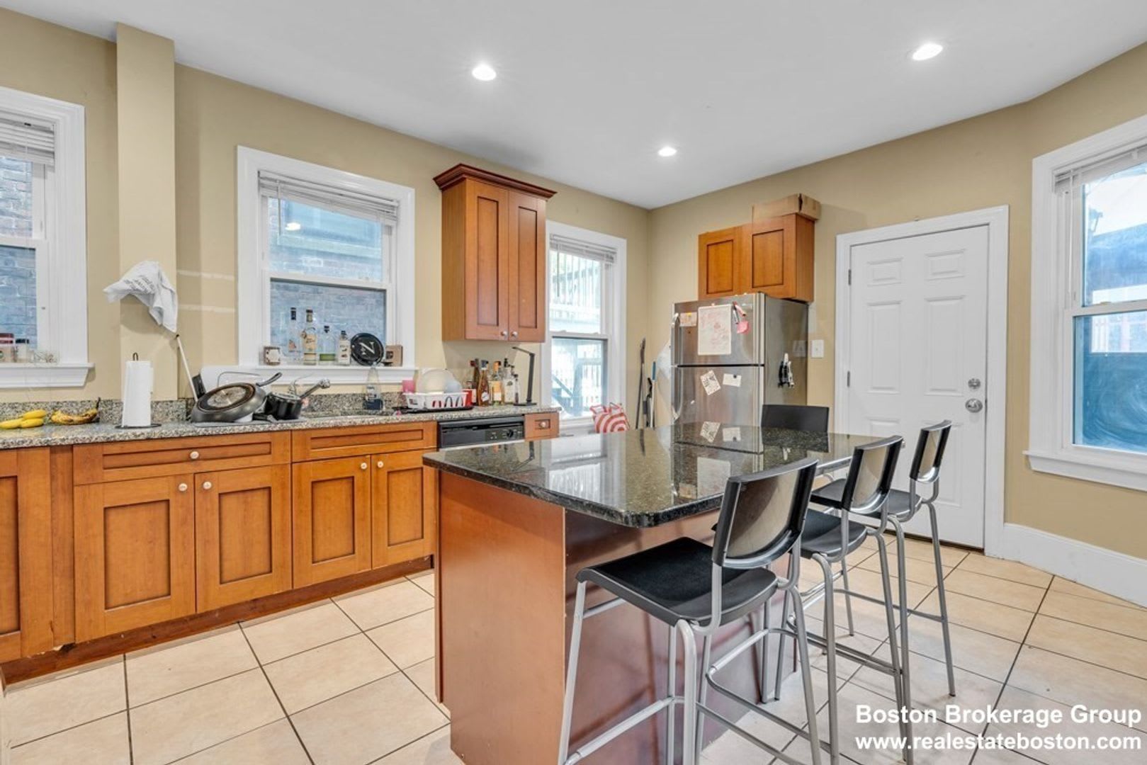 Get $1000 upon closing with monthly promo! Spacious, Luxury Apartment with Huge Sunlit rooms near NEU! – photo 1