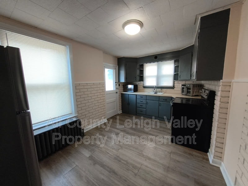 226 E Ettwein St – photo 2