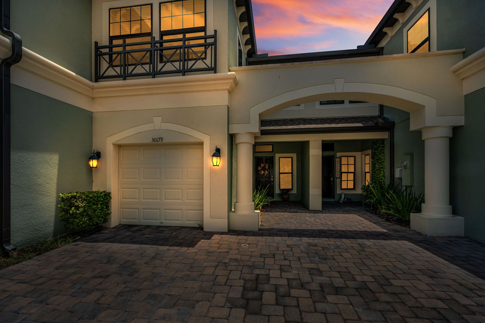 Beautiful executive Townhome – photo 2