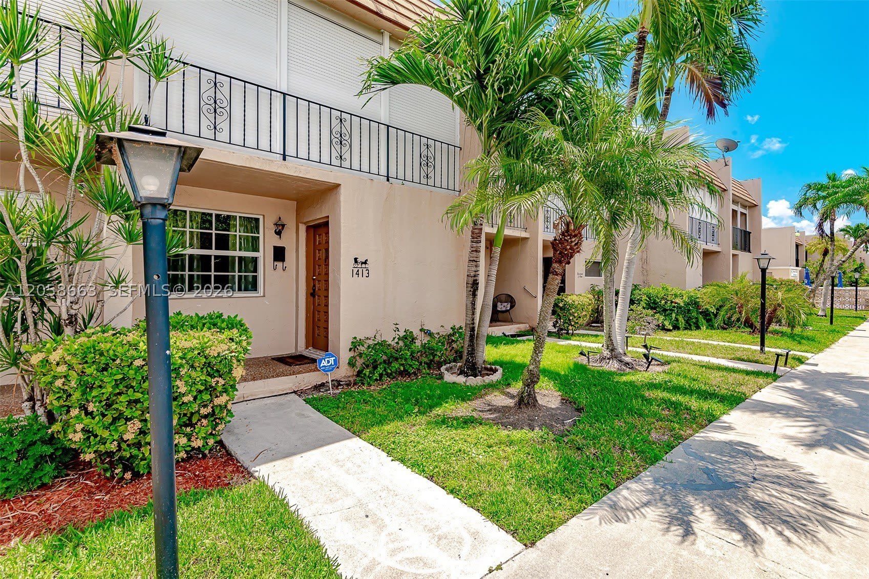 1413 N 15th Ave – photo 1