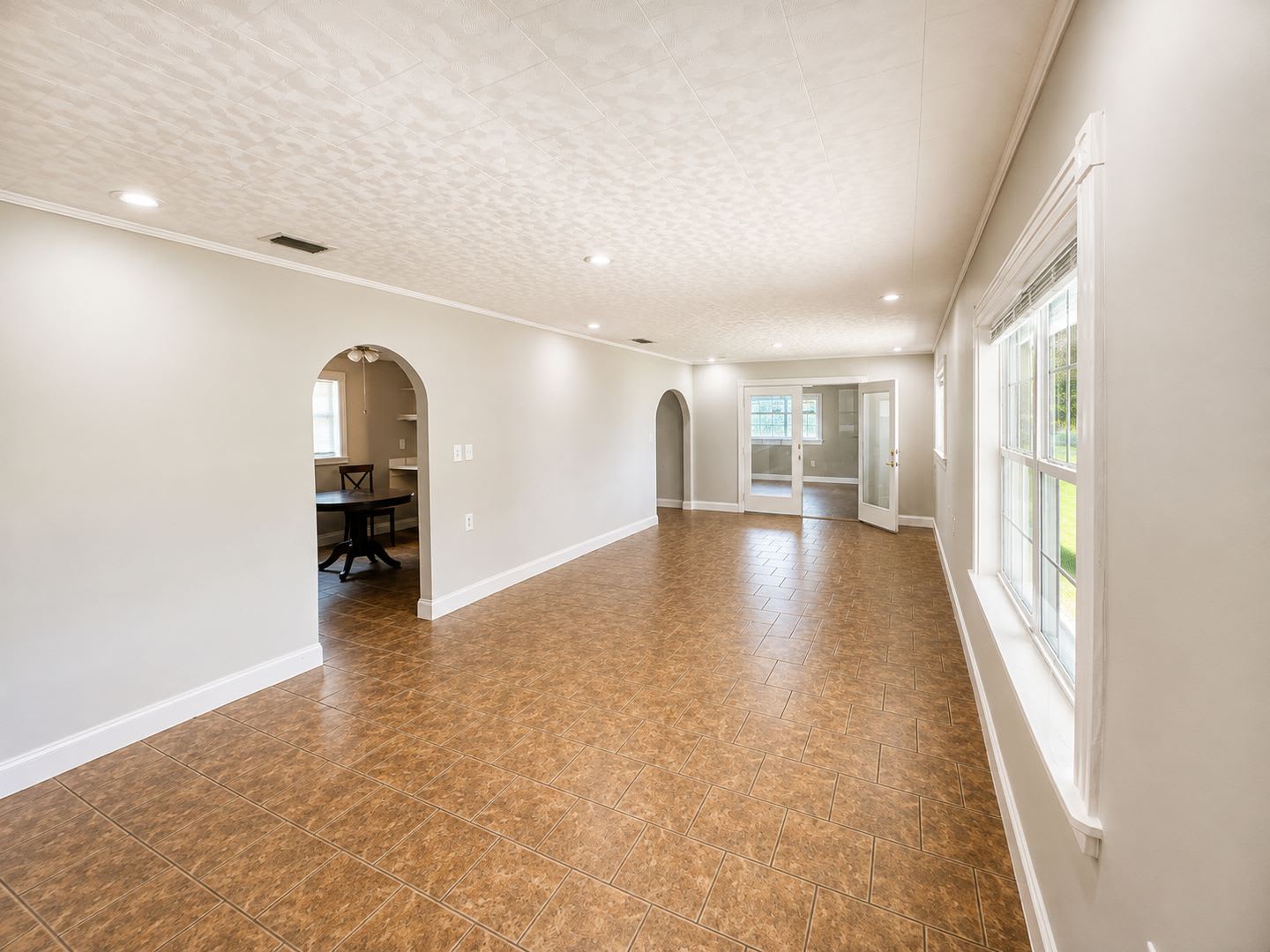 3bd 2.5ba HOME FOR RENT! With Bonus Space! – photo 2