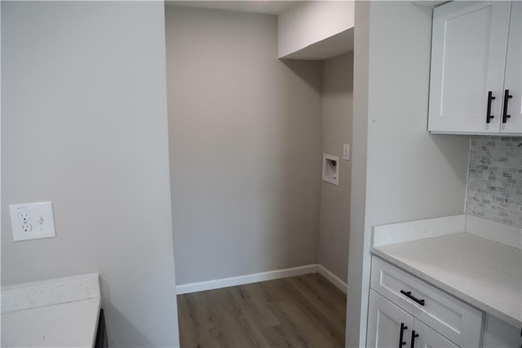 1321 Surrey Lane SW – photo 5