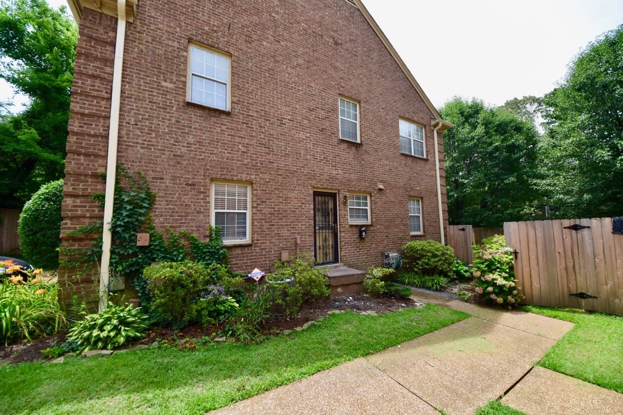 Gated 3 Bedroom, 2 Bathroom Near Chickasaw Gardens – photo 3