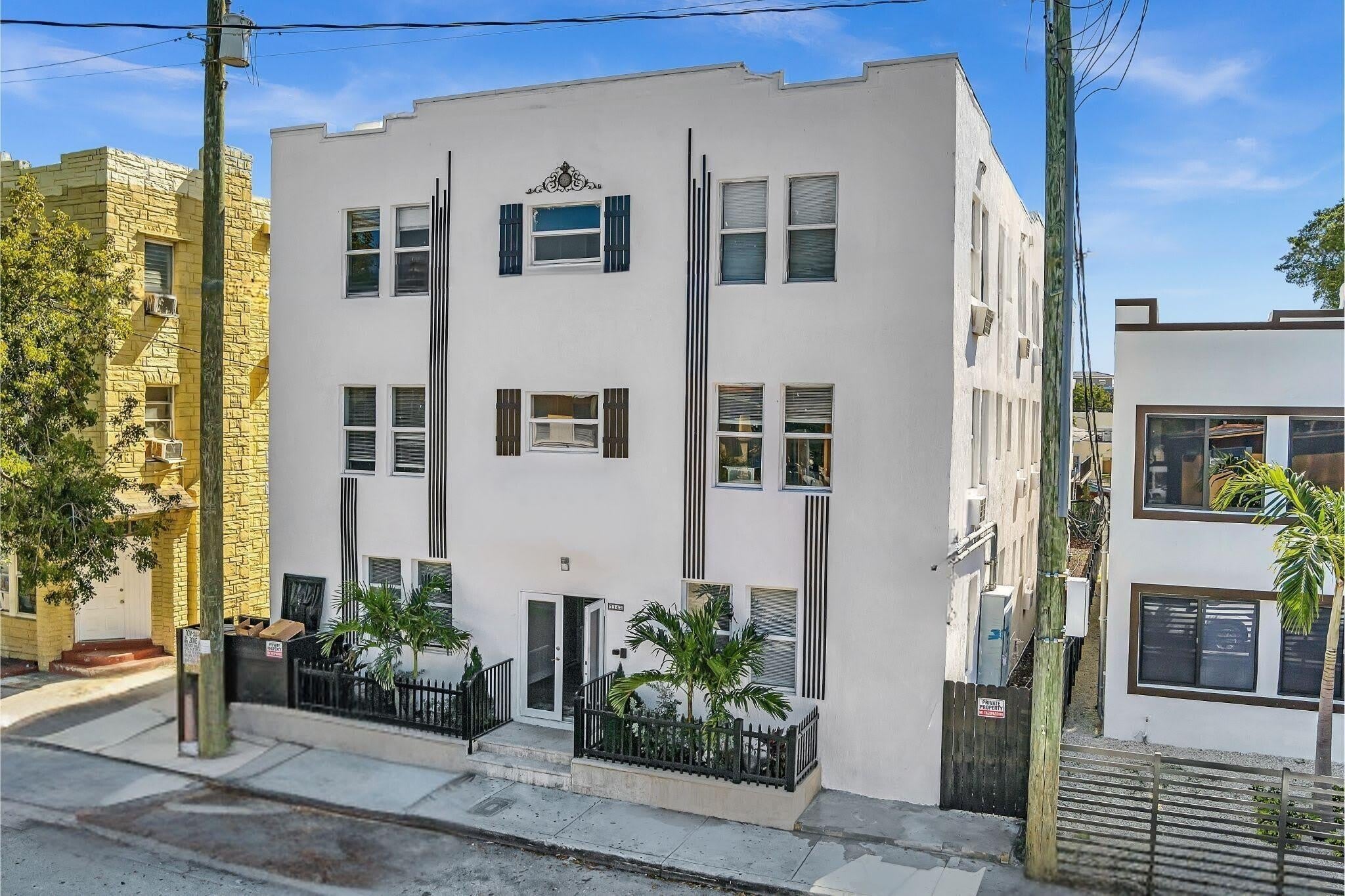 1142 SW 4th Street – photo 1