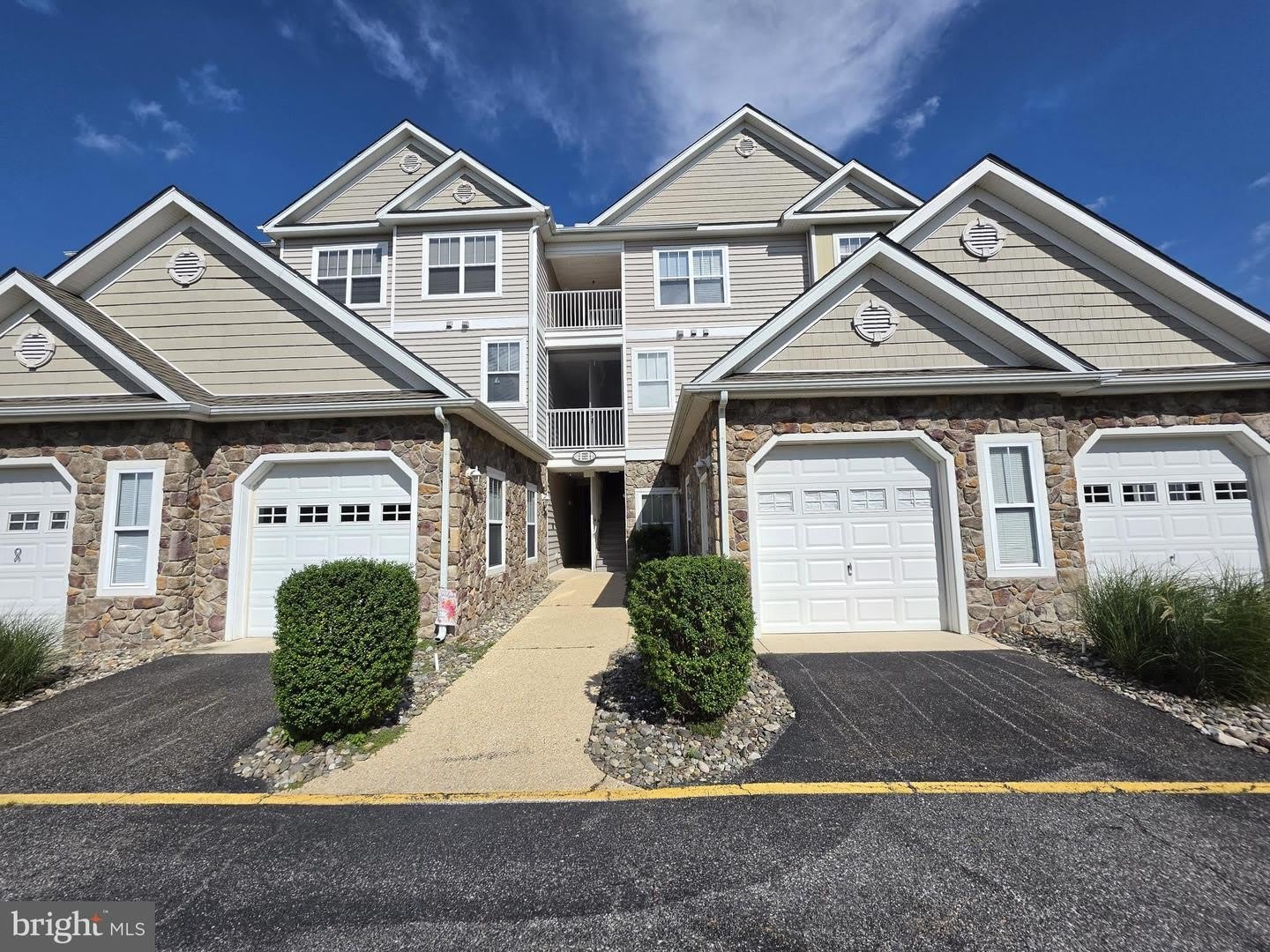 3003 HEATHER DR #J – photo 1