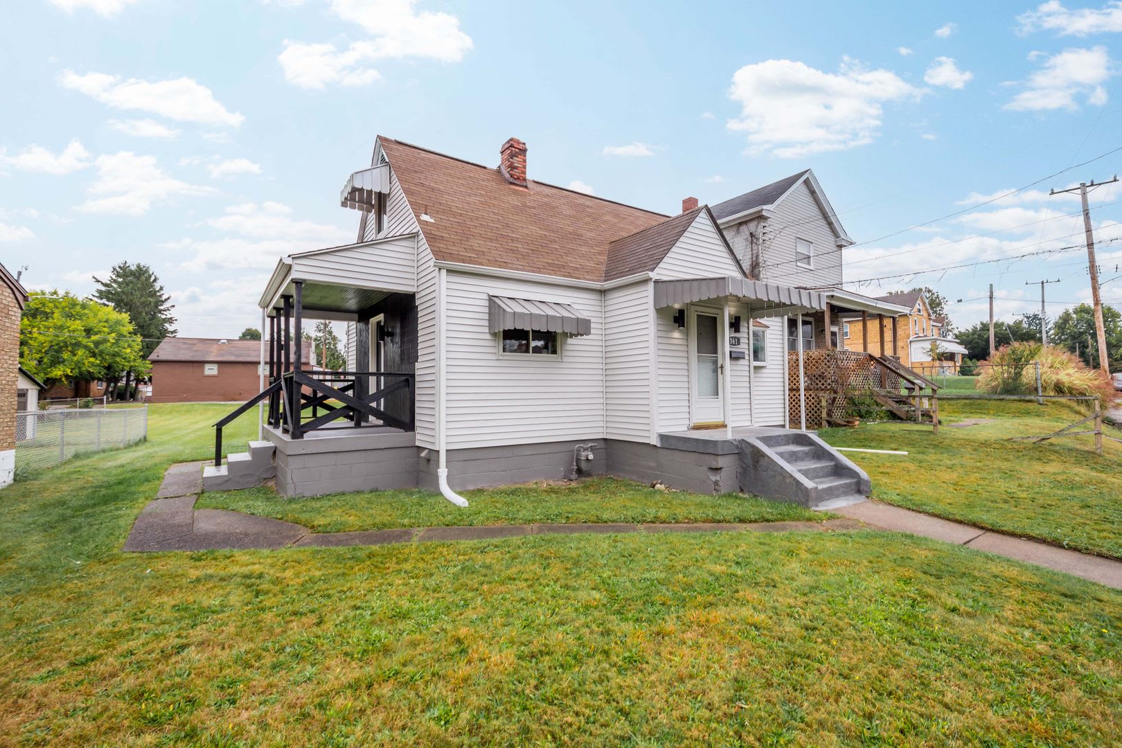 Beautiful 3 bedroom home in Munhall available November 1! – photo 4