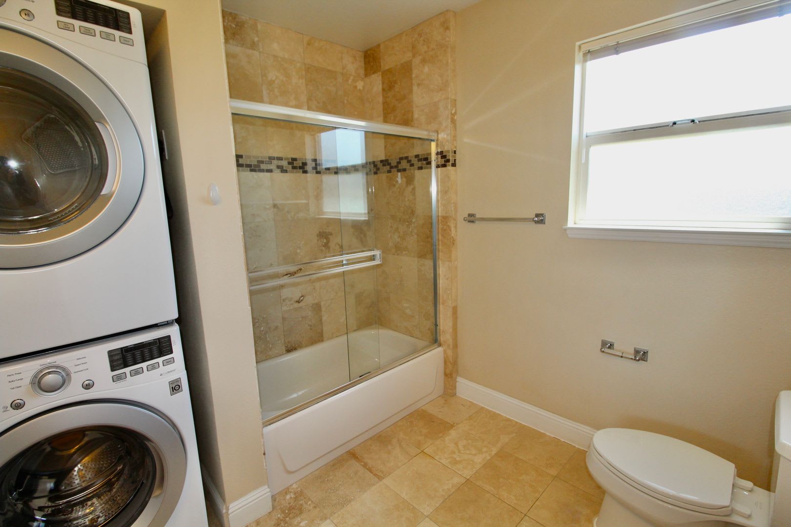 Two story unit w/ spiral staircase blocks from downtown Berkeley! In unit washer dryer! – photo 5