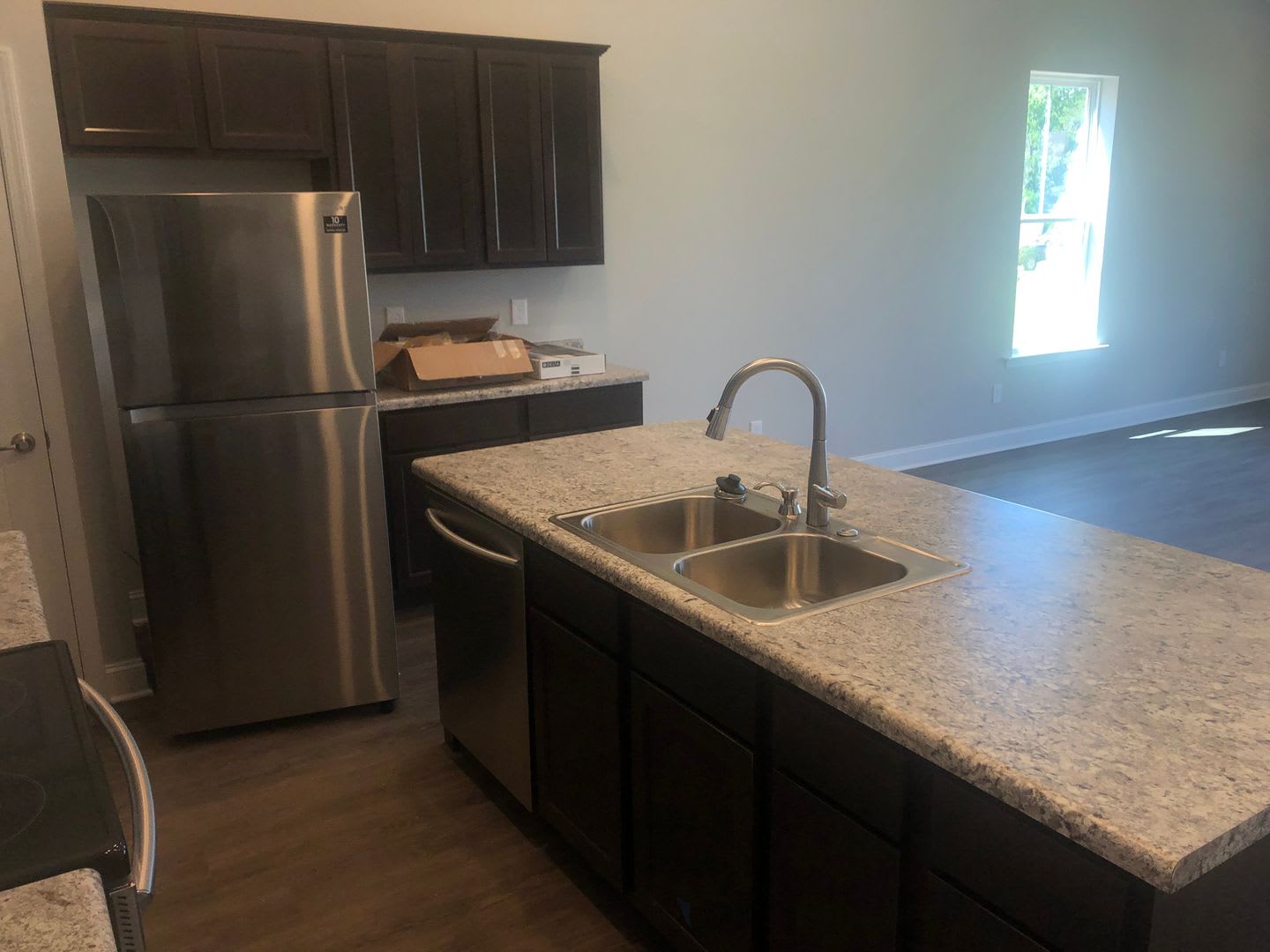 New Build w/ a SPECTACULAR LAYOUT – photo 2