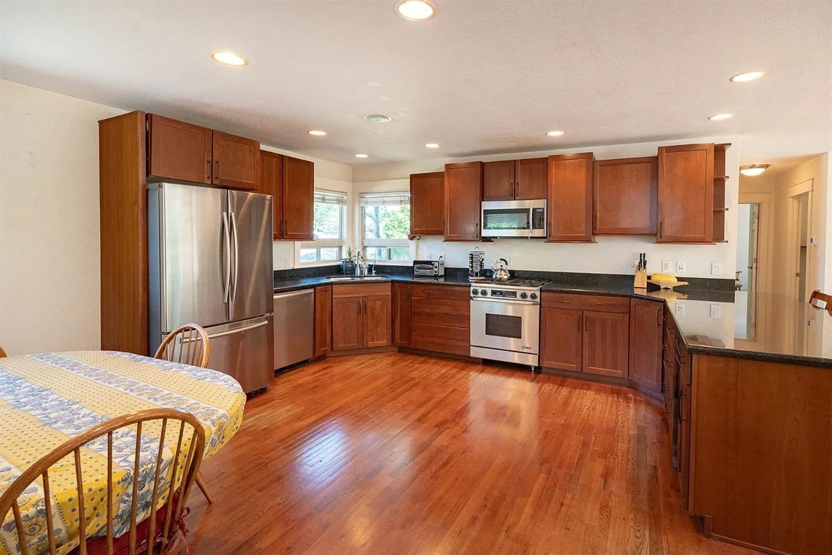 Available Now! Large Three Bedroom, 2.5 Bath Creekside home with bonus room! – photo 3