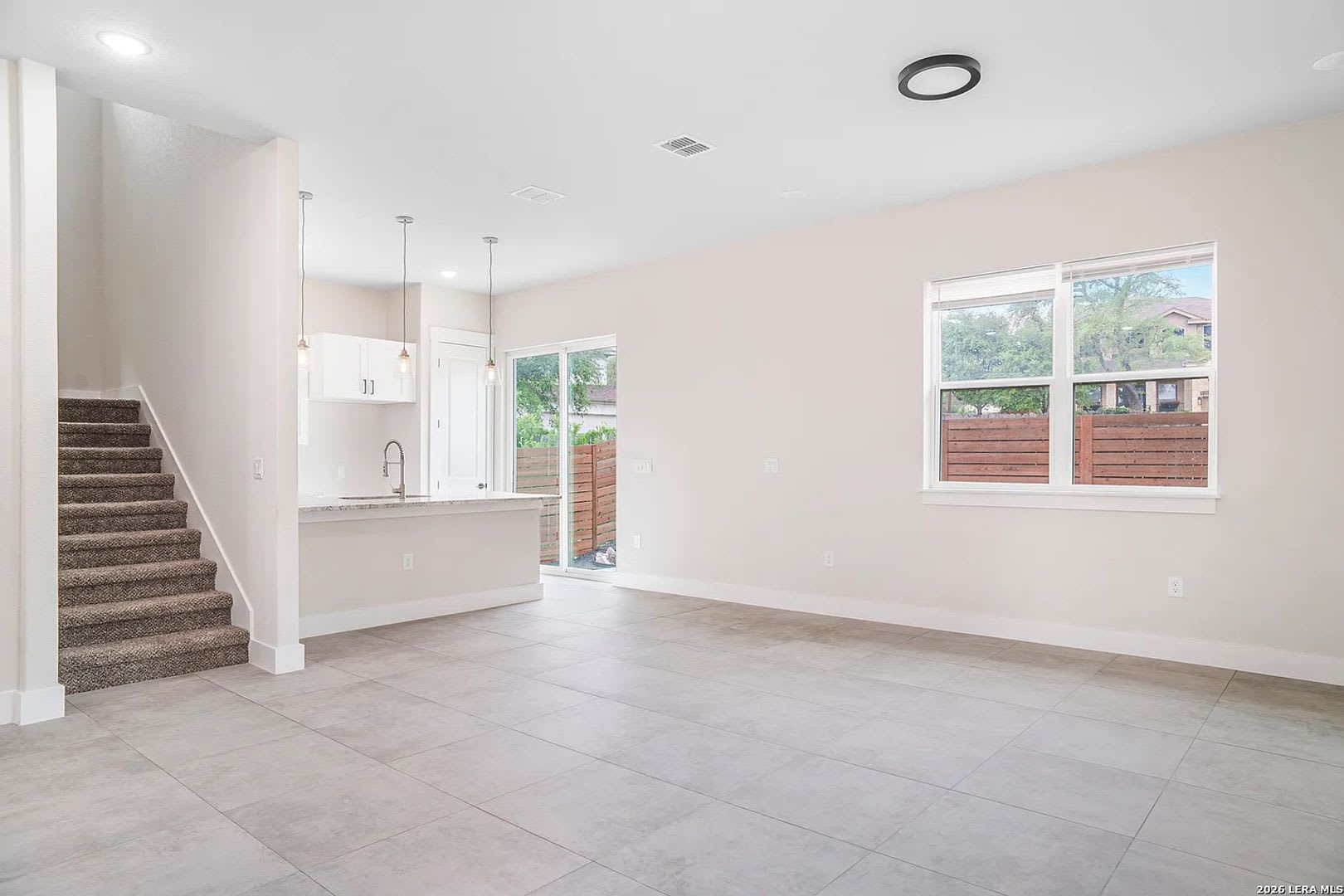 Room in 3 Bedroom Home in San Antonio – photo 3